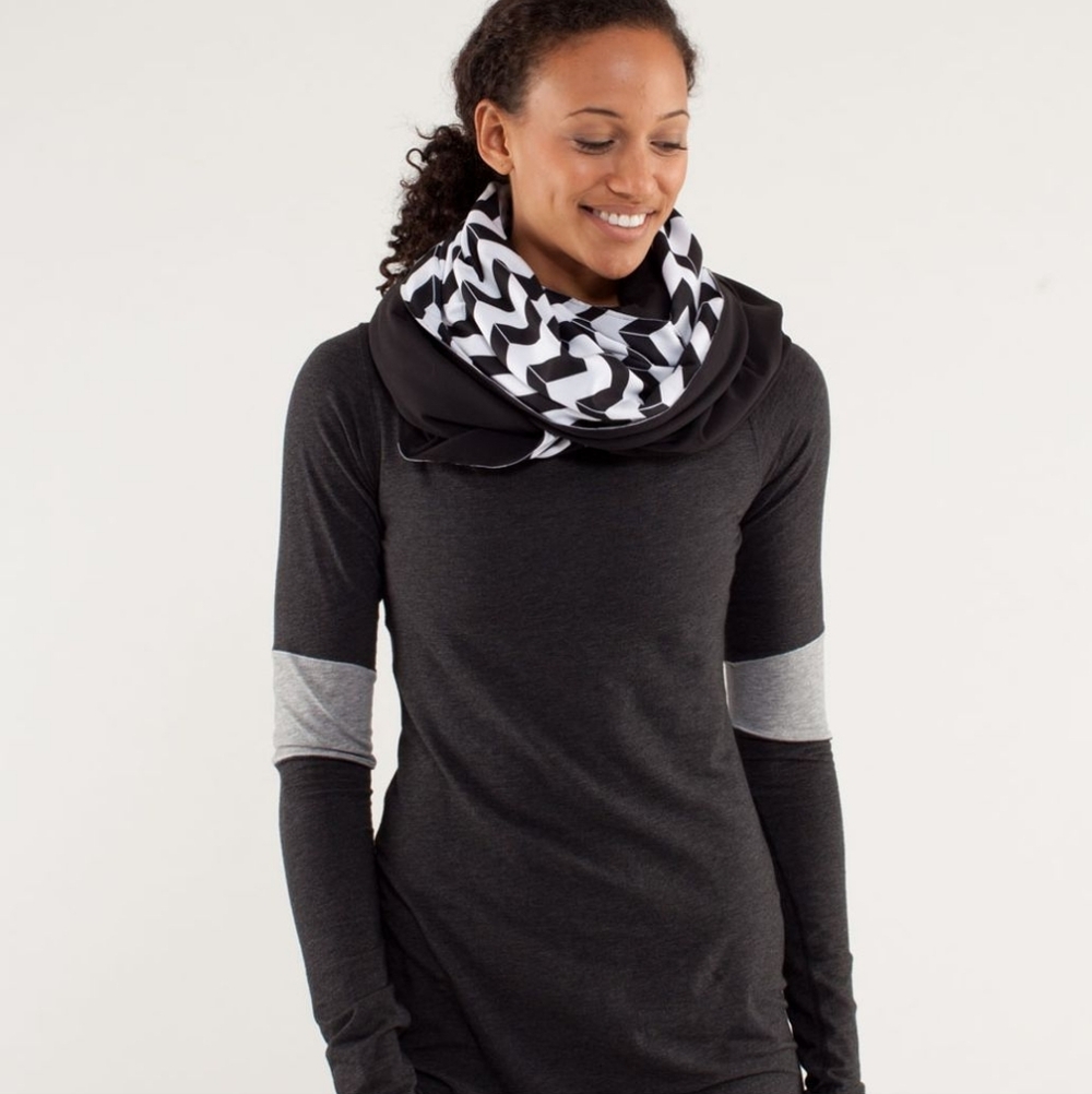 Lululemon Vinyasa Scarf *Luon Light Arrow Chevron White Black / Black